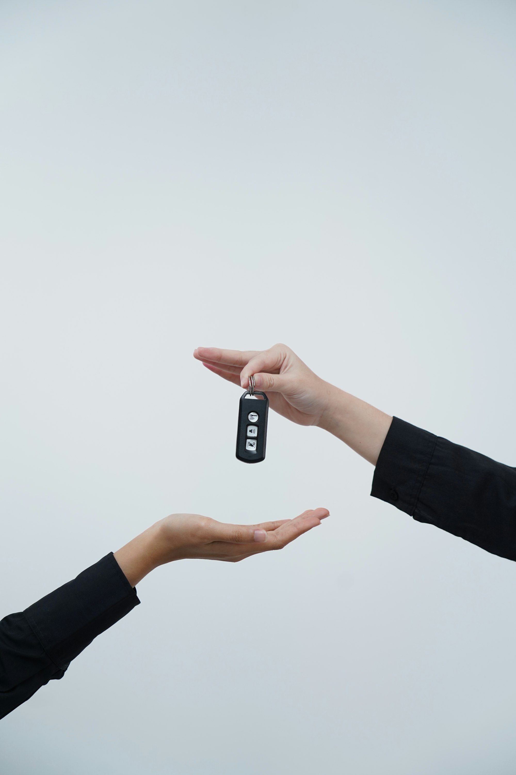 Elevate team member handing over keys to a customer