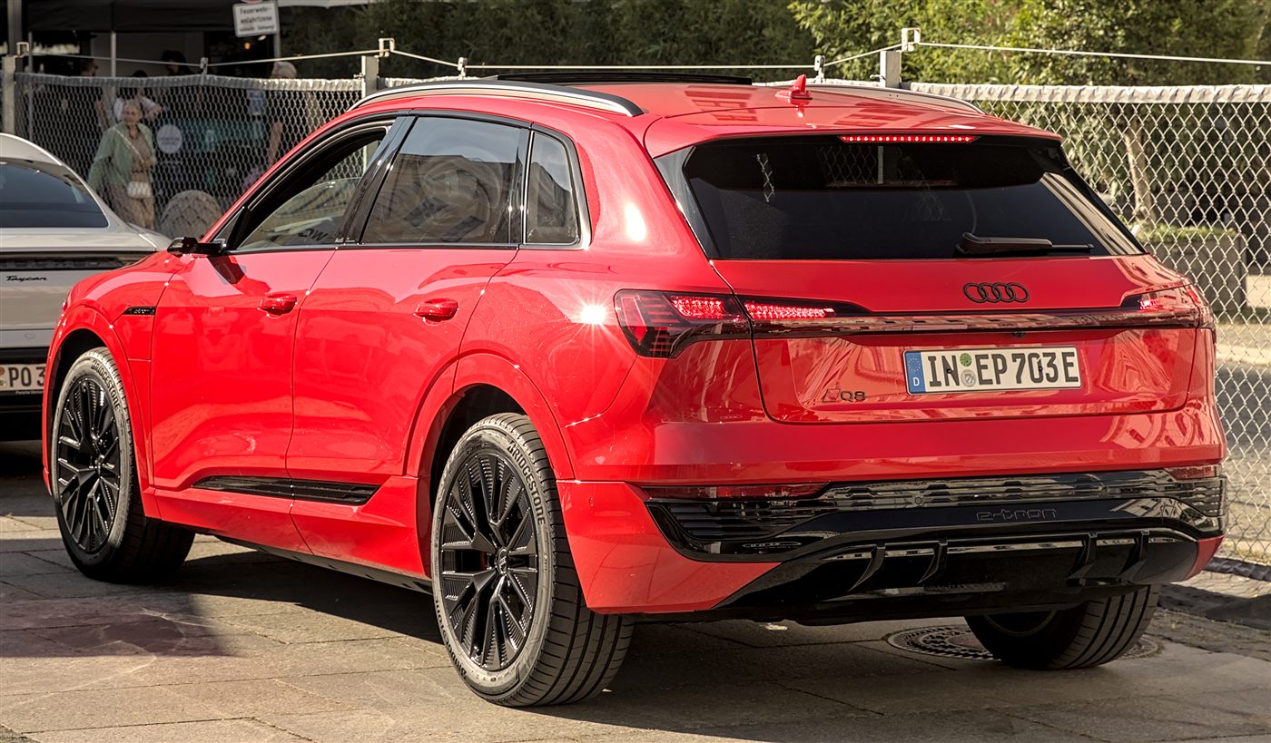 2024 Audi Q8 e-tron Premium Plus quattro — photo 2