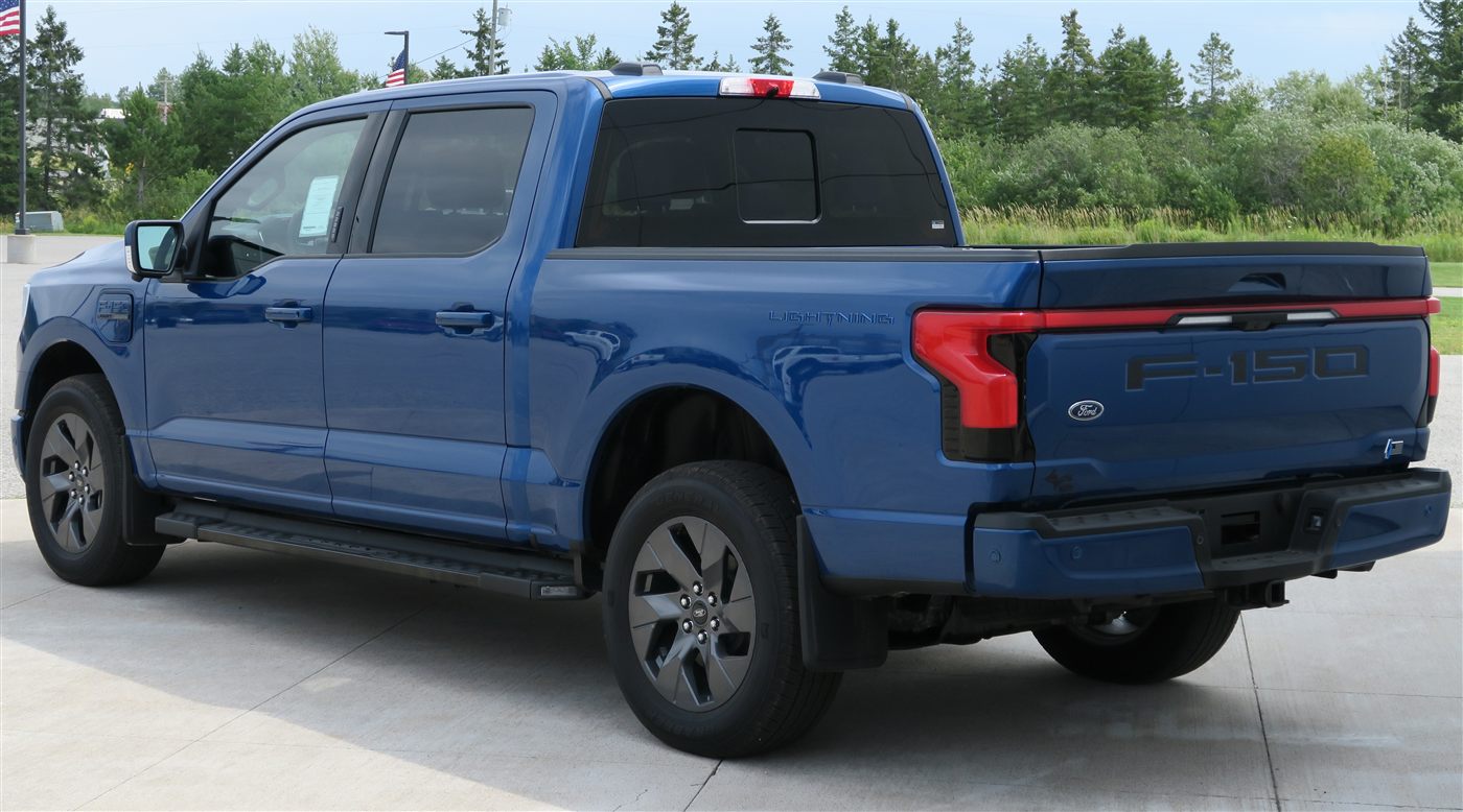 2025 Ford F-150 Lightning Platinum — photo 2