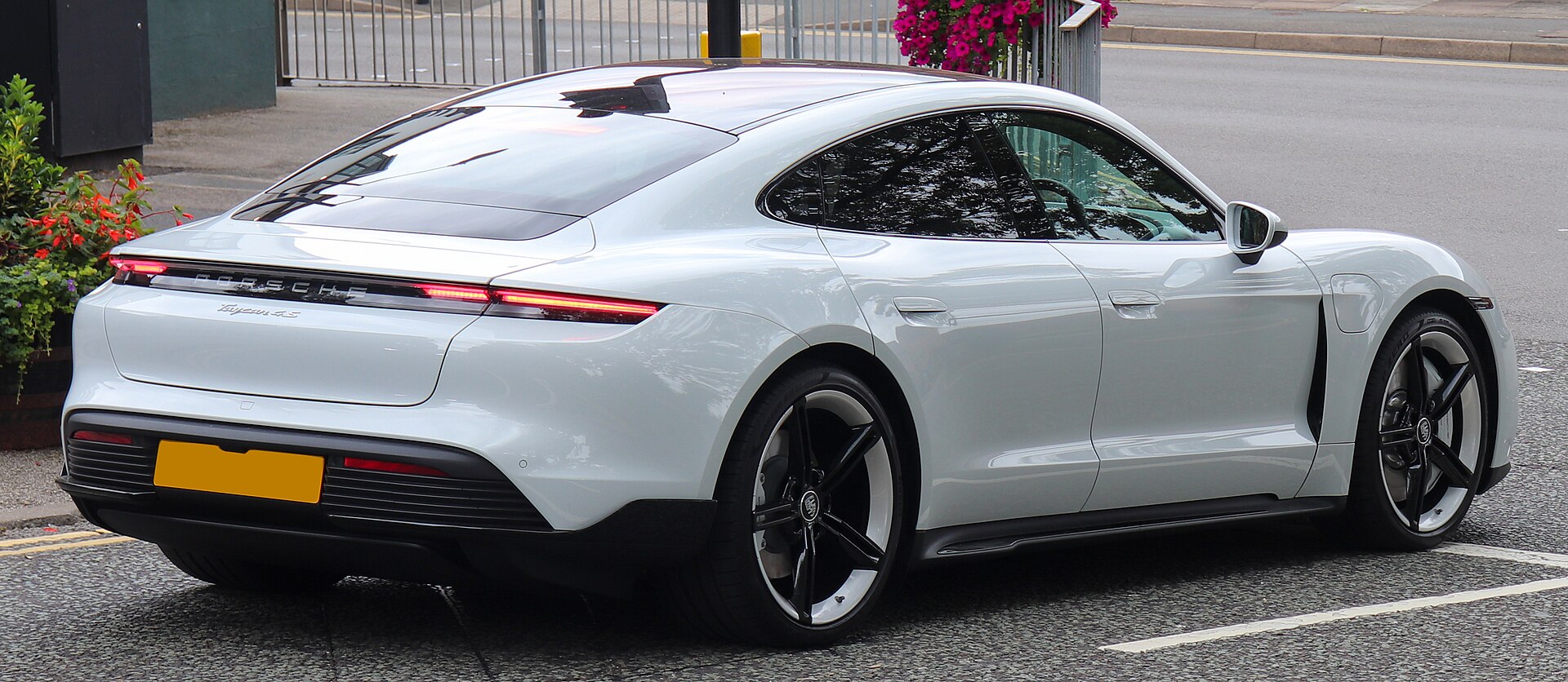 2025 Porsche Taycan 4S — photo 2