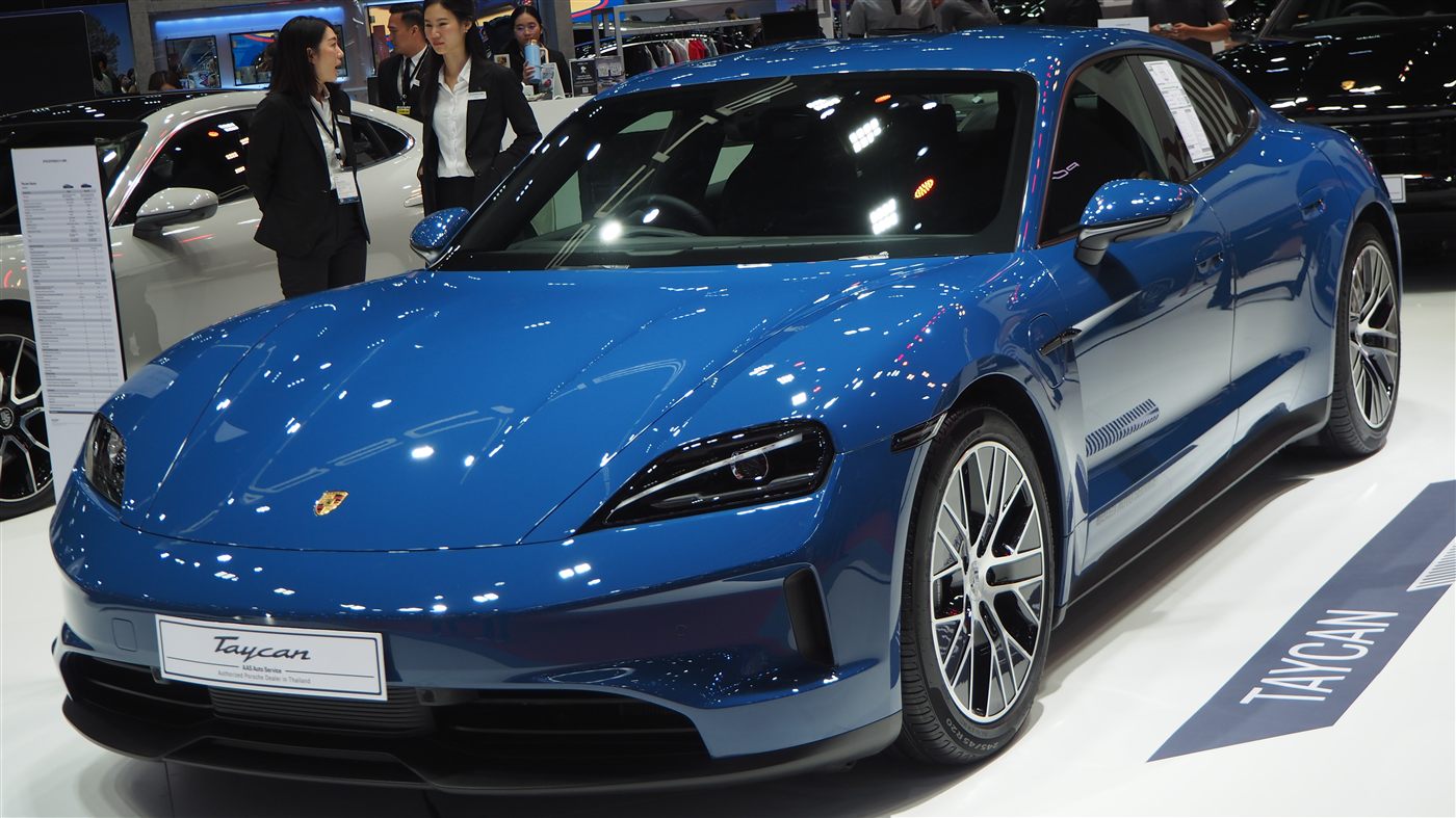 2025 Porsche Taycan 4S — photo 3