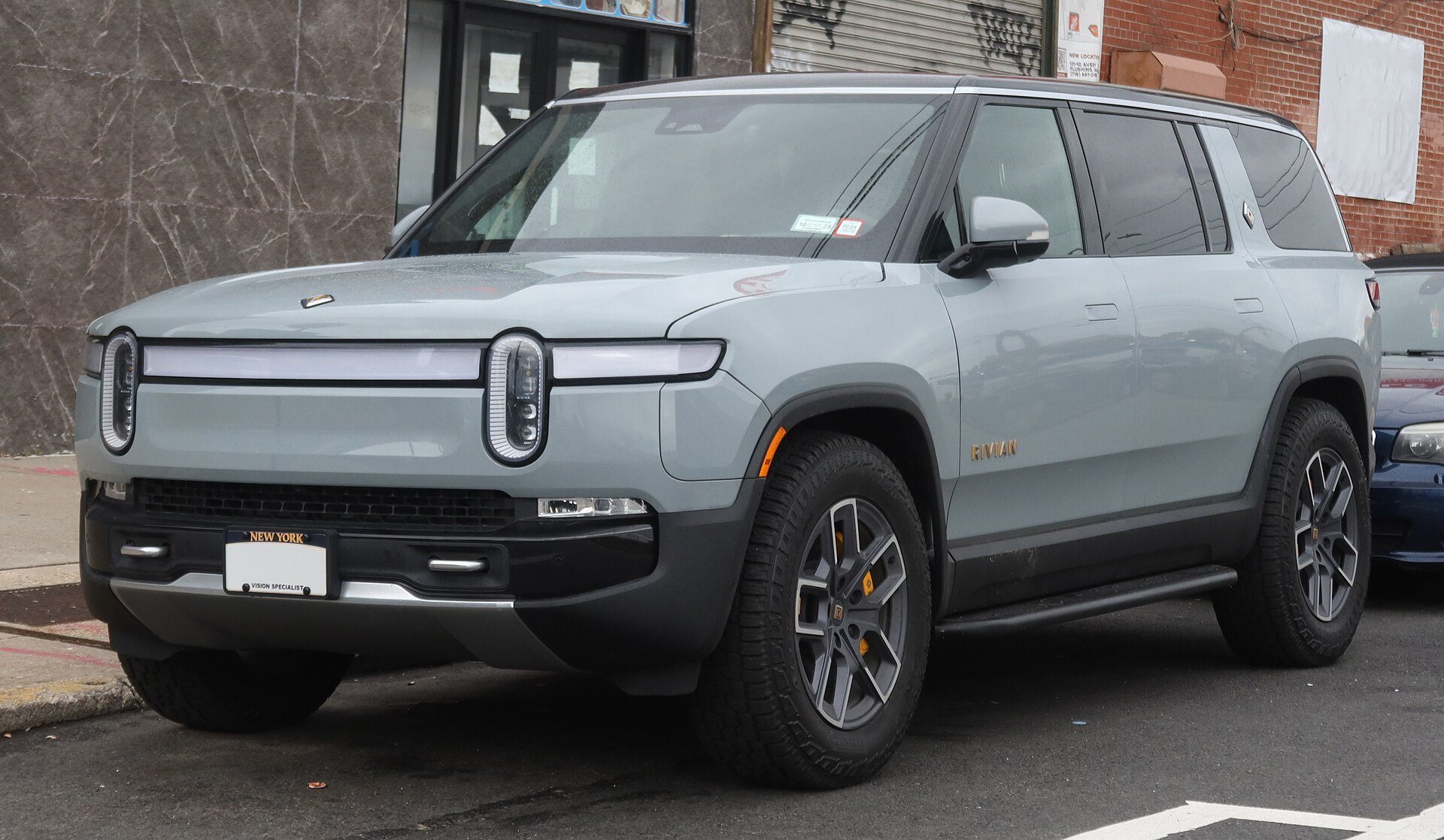 2025 Rivian R1S