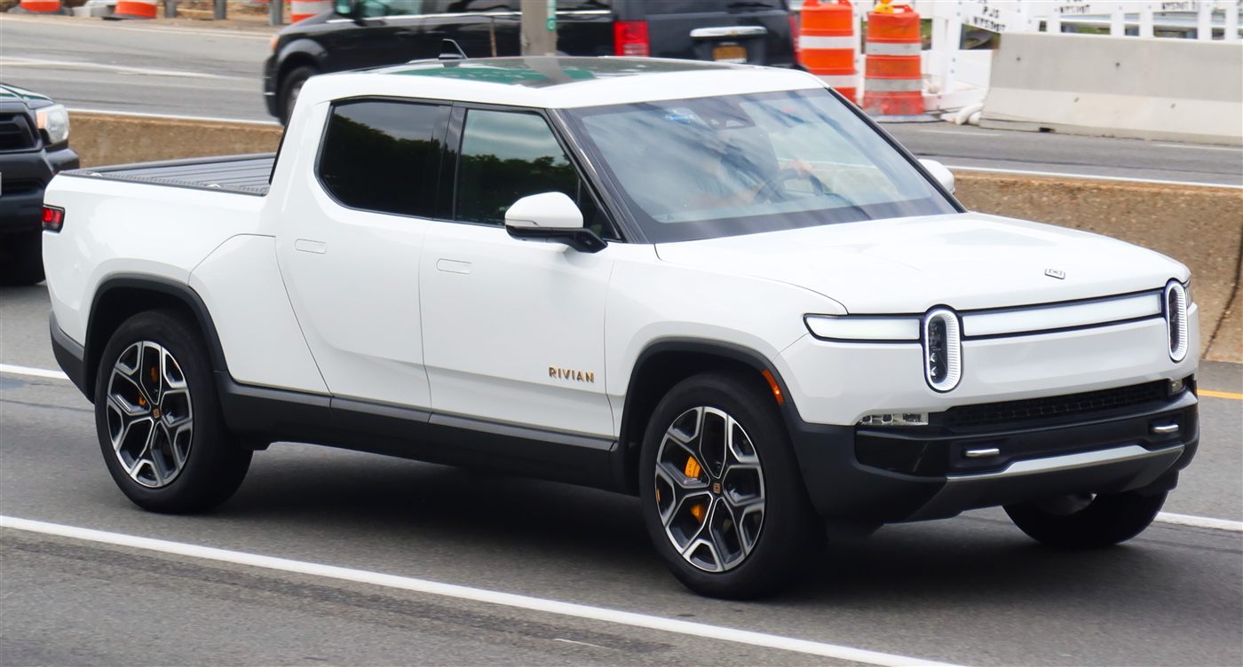 2025 Rivian R1T